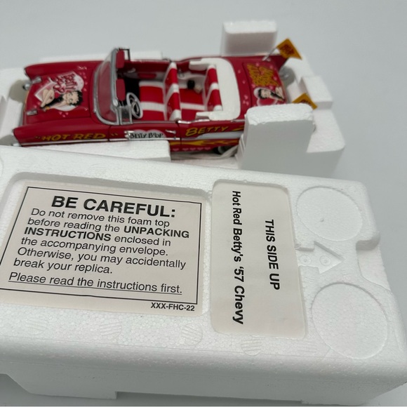 Betty Boop Hot Red Betty’s 57 Chevy Convertible Die-cast Danbury Mint - Picture 5 of 5